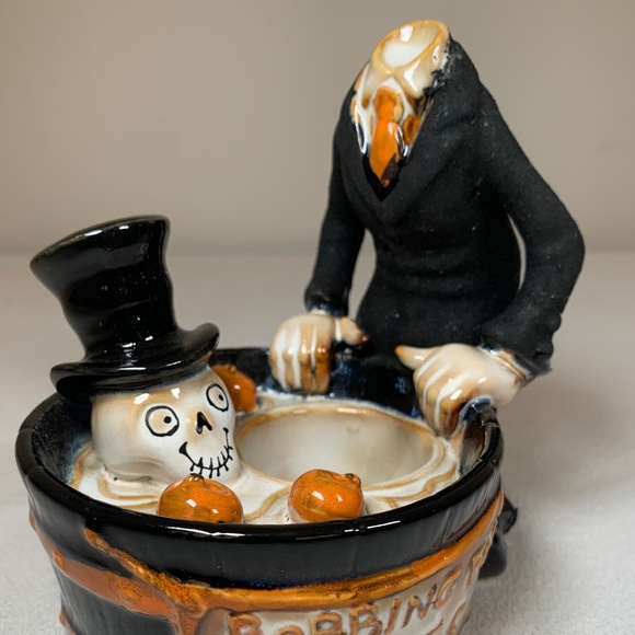 YANKEE Candle Halloween Tea Light holder Bobbing for Apples Ceramic - Picture 1 of 6